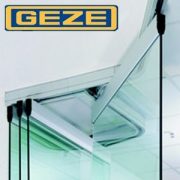 Ръчно плъзгащите се стени GEZE разделят и събират помещения