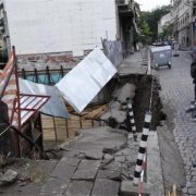 Тротоар пропадна заради бурята в столицата