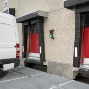 Херметично товарене и разтоварване на малки транспортни средства hormann