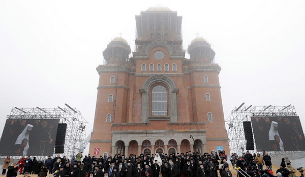 Откриха грандиозна катедрала в Букурещ katedrala