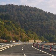 Без обществени поръчки за новите участъци от АМ „Хемус“